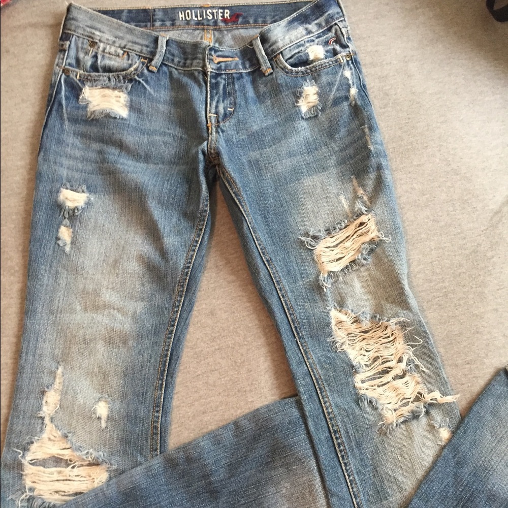 Hollister Ripped Jeans - Picture 2 of 5